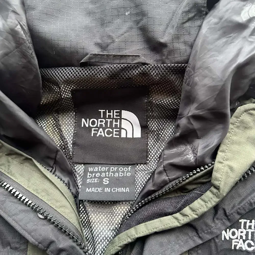 The North Face Gore-Tex Waterproof Hooded Jacket - Small